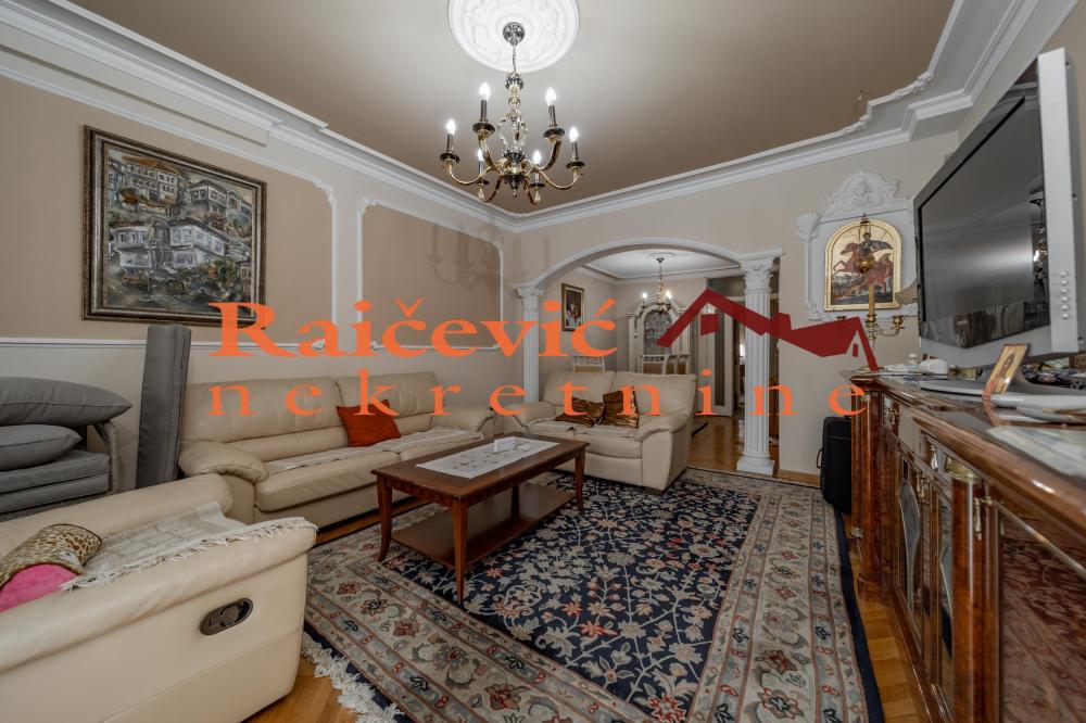 Slika 1 - Milovana Jankovica,  Kuća na prodaju, 273m2, 430.000€
