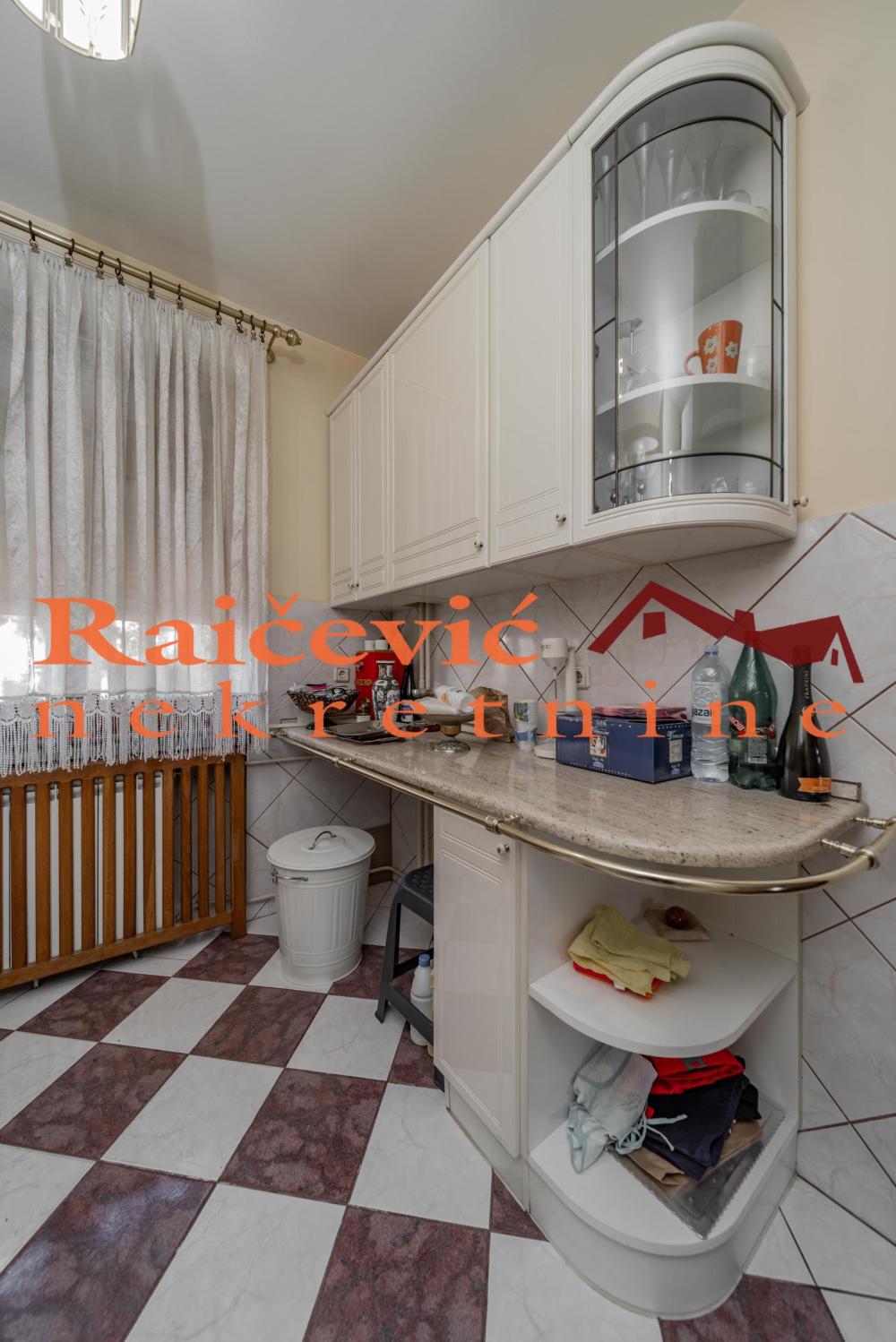 Slika 3 - Milovana Jankovica,  Kuća na prodaju, 273m2, 430.000€