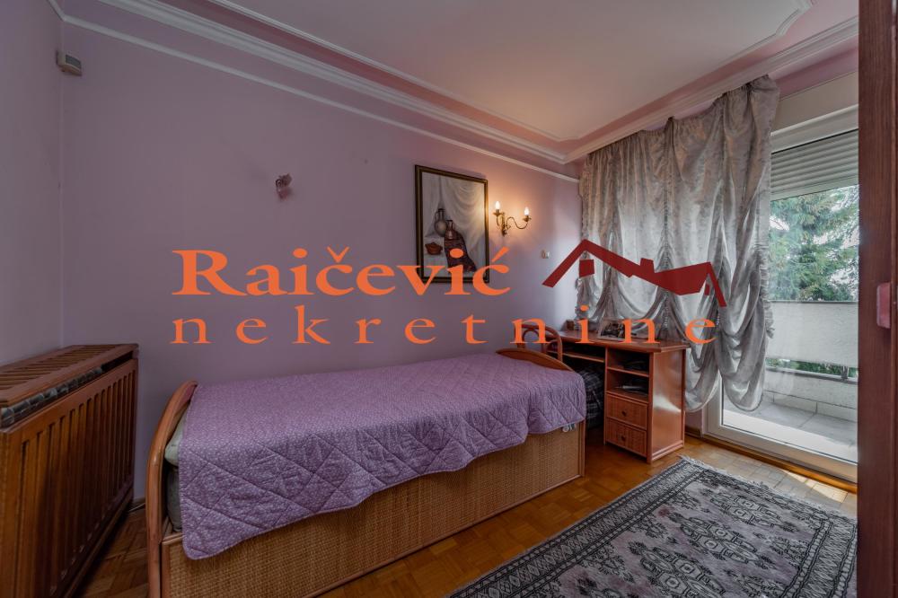 Slika 7 - Milovana Jankovica,  Kuća na prodaju, 273m2, 430.000€