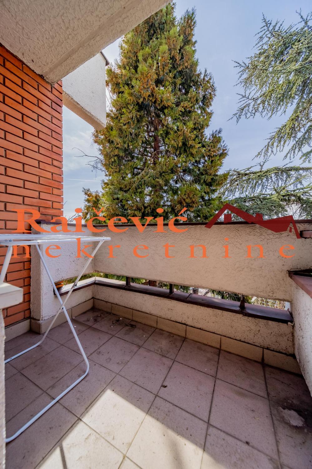 Slika 10 - Milovana Jankovica,  Kuća na prodaju, 273m2, 430.000€