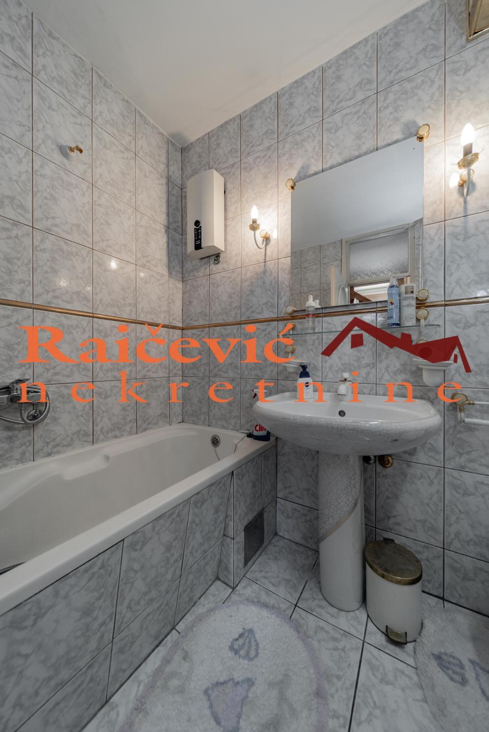Slika 11 - Milovana Jankovica,  Kuća na prodaju, 273m2, 430.000€
