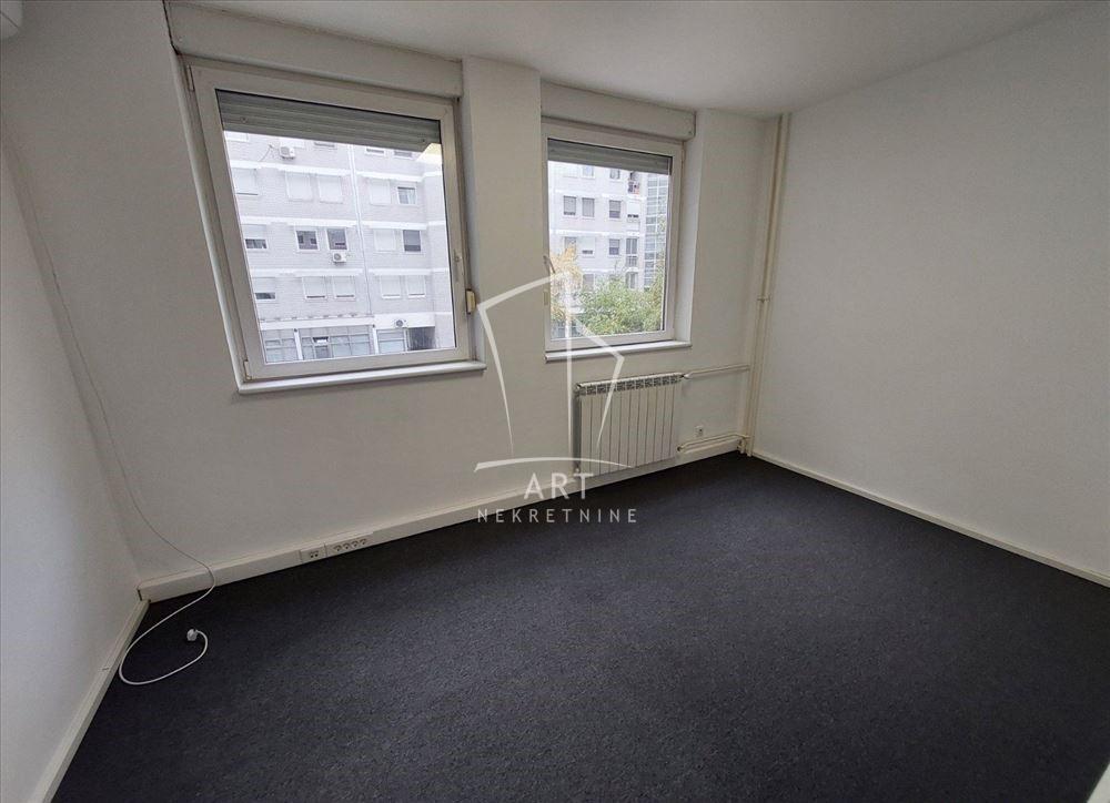 Slika 9 - Bulevar Zorana Đinđića,  Lokal za izdavanje, 87m2, 1.400€