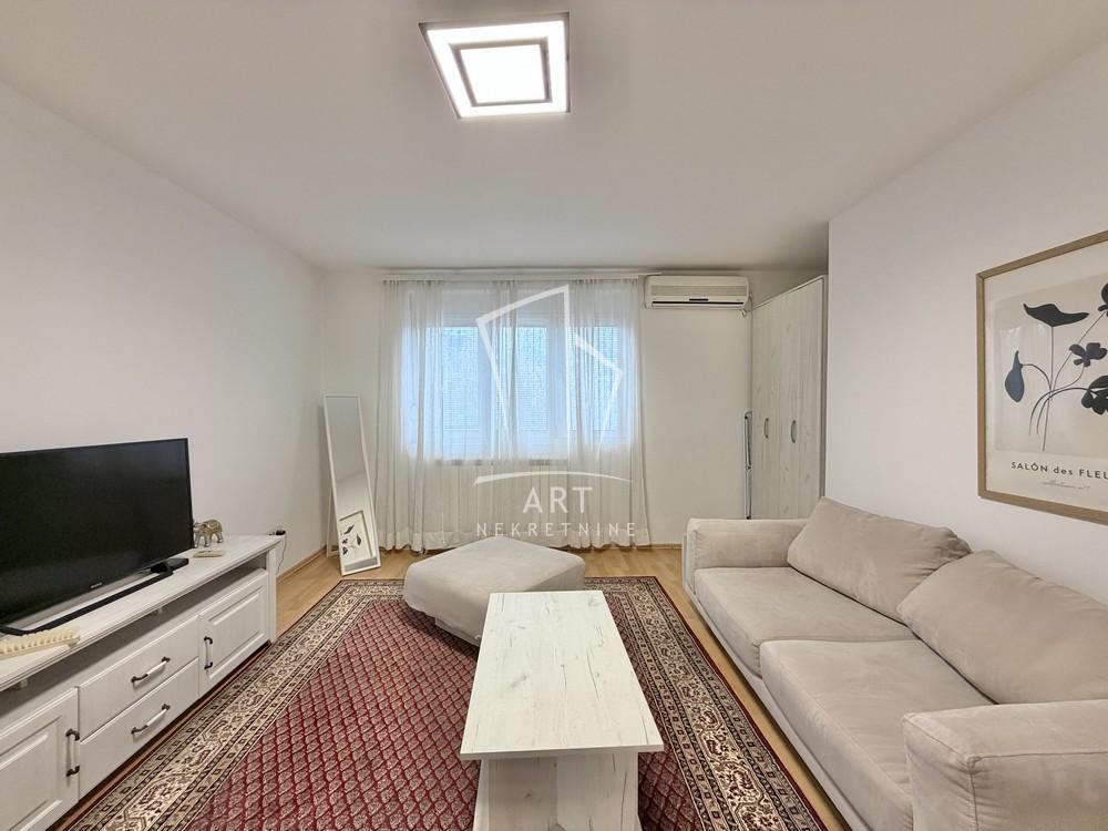 Slika 1 - Bulevar Kralja Aleksandra, Dvosoban stan za izdavanje, 54m2, 650€