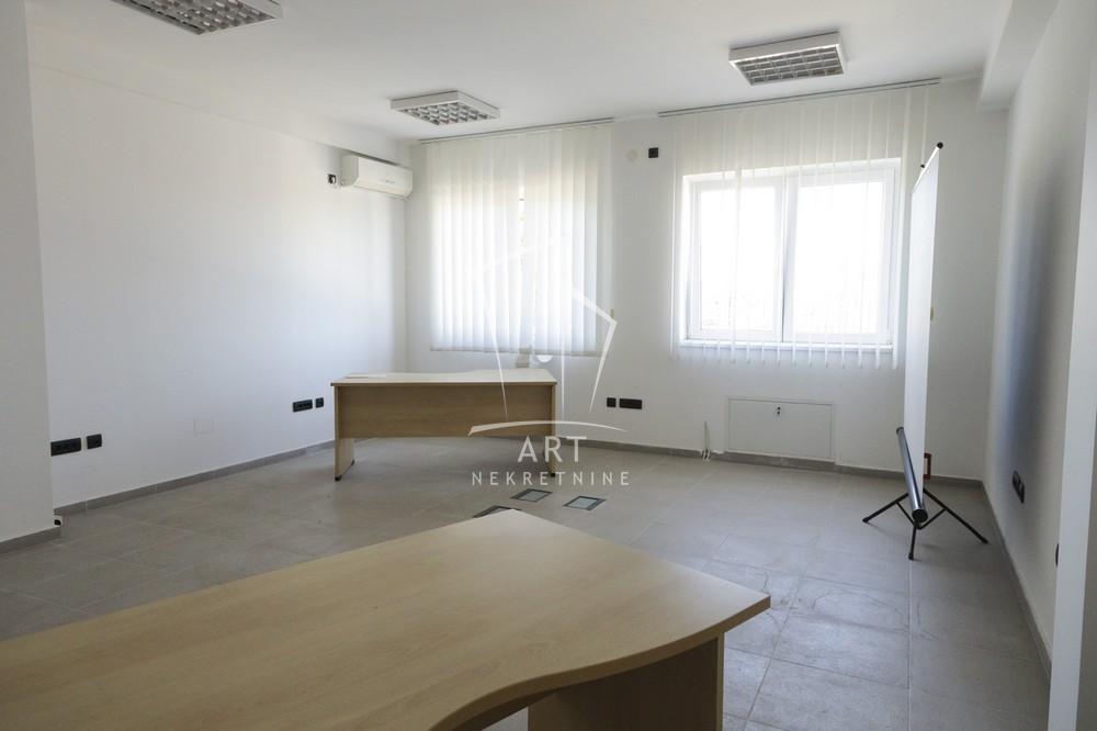 Slika 11 - Železnička,  Lokal za izdavanje, 1180m2, 1.600€