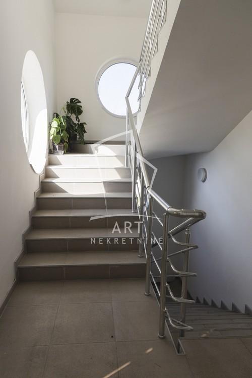 Slika 9 - Železnička,  Lokal za izdavanje, 1180m2, 1.600€