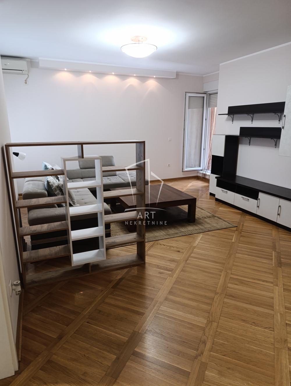 Slika 3 - Šumatovačka, Četvorosoban stan za izdavanje, 85m2, 900€