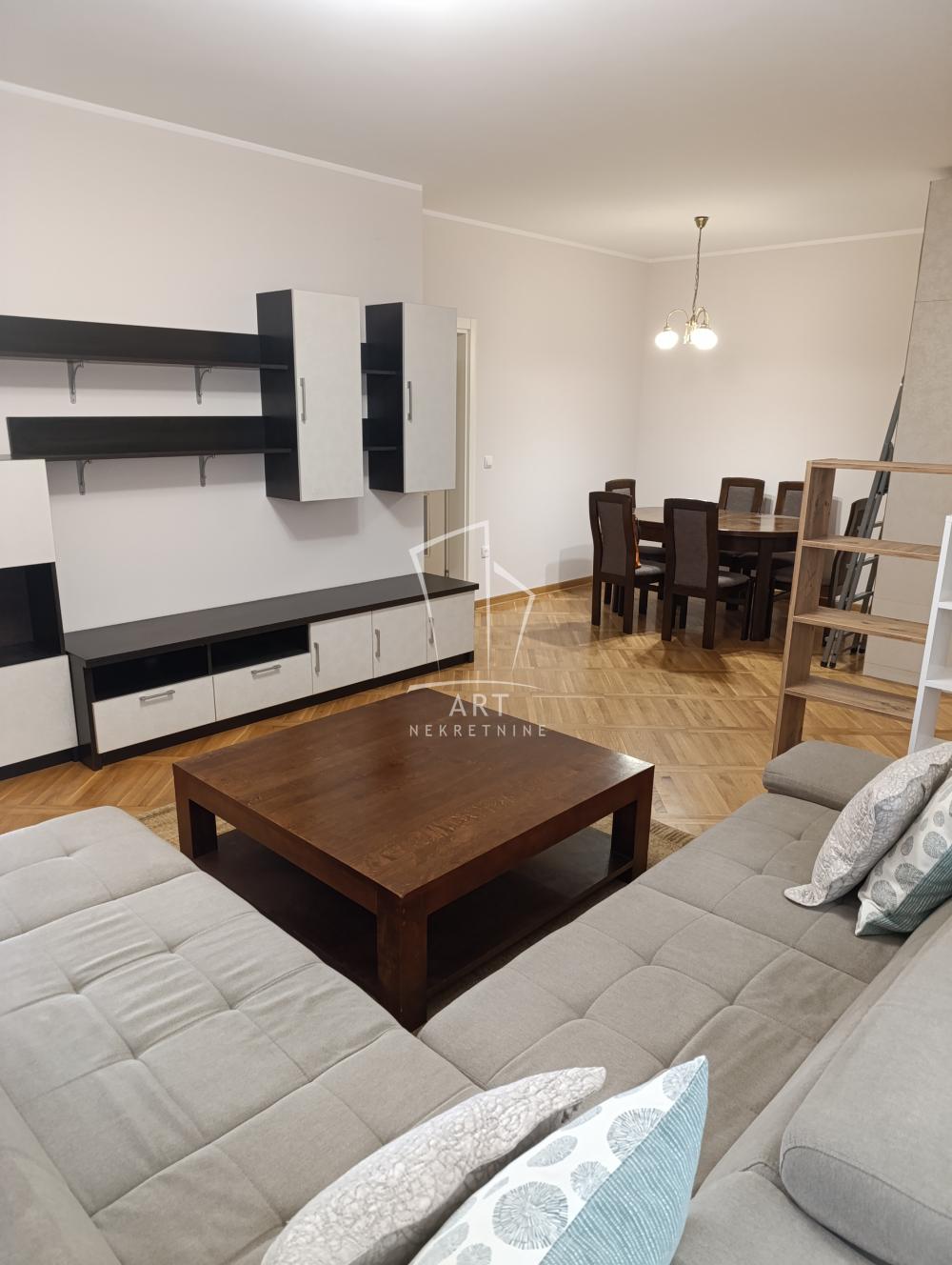 Slika 1 - Šumatovačka, Četvorosoban stan za izdavanje, 85m2, 900€