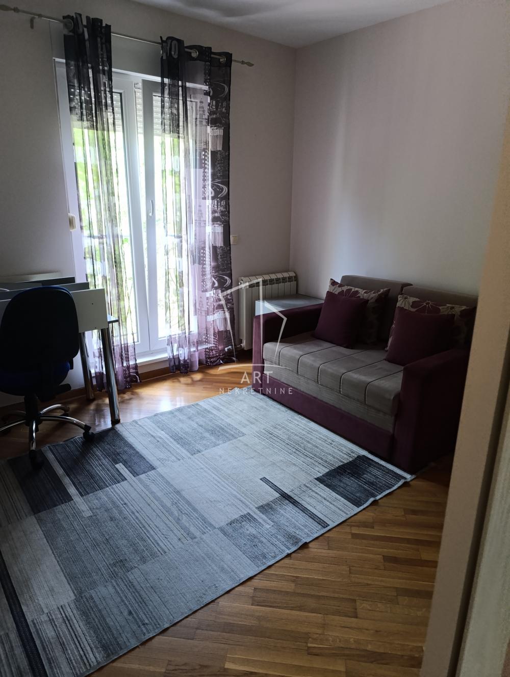 Slika 2 - Šumatovačka, Četvorosoban stan za izdavanje, 85m2, 900€