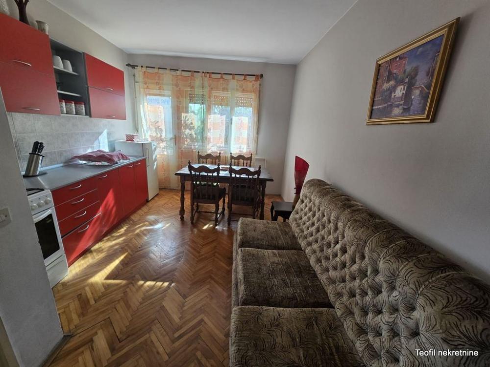 Slika 2 - Žarka Zrenjanina,  Kuća na prodaju, 92m2, 130.000€