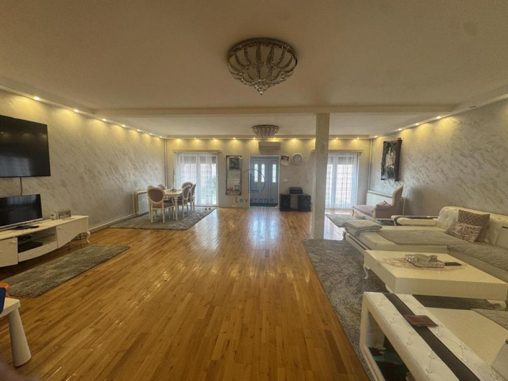 Glavna slika -Suvoborska,  Kuća za izdavanje, 180m2, 1.700€