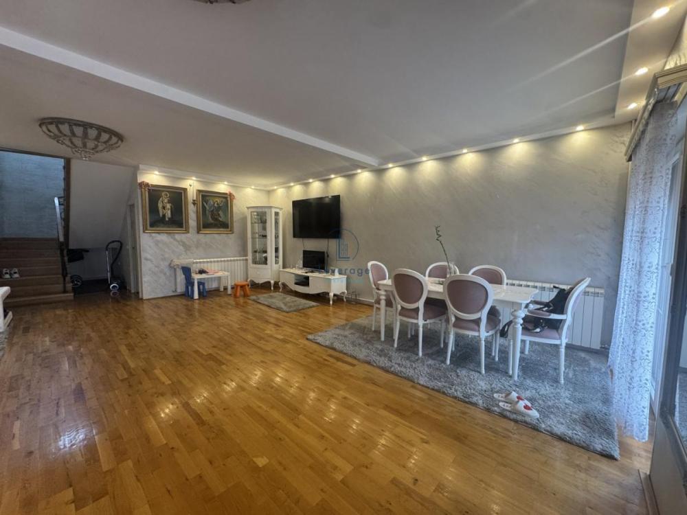 Slika 1 - Suvoborska,  Kuća za izdavanje, 180m2, 1.700€