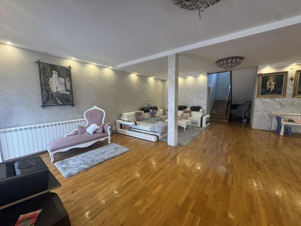 Slika 2 - Suvoborska,  Kuća za izdavanje, 180m2, 1.700€