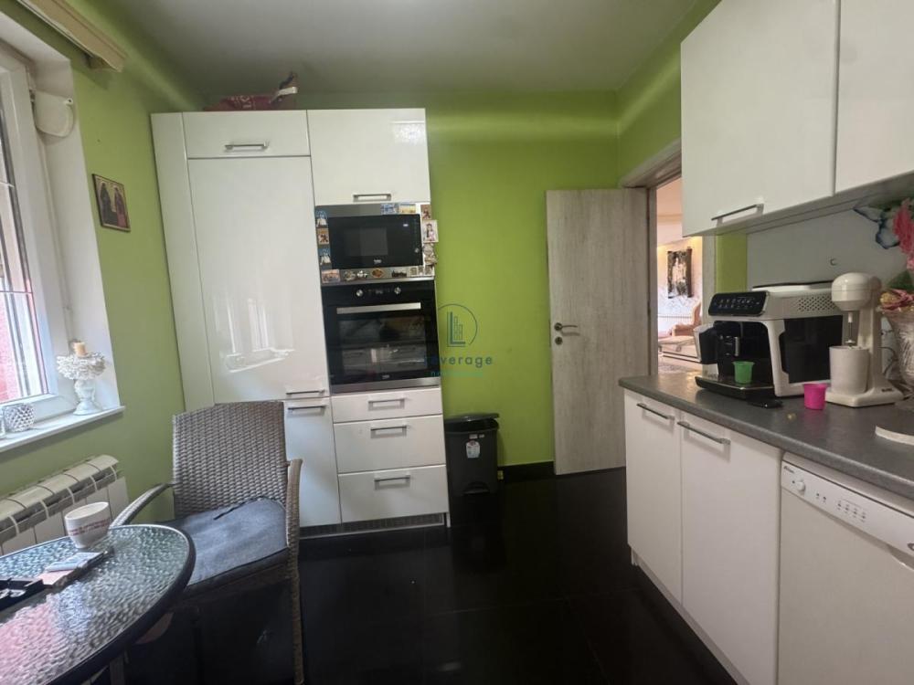 Slika 5 - Suvoborska,  Kuća za izdavanje, 180m2, 1.700€