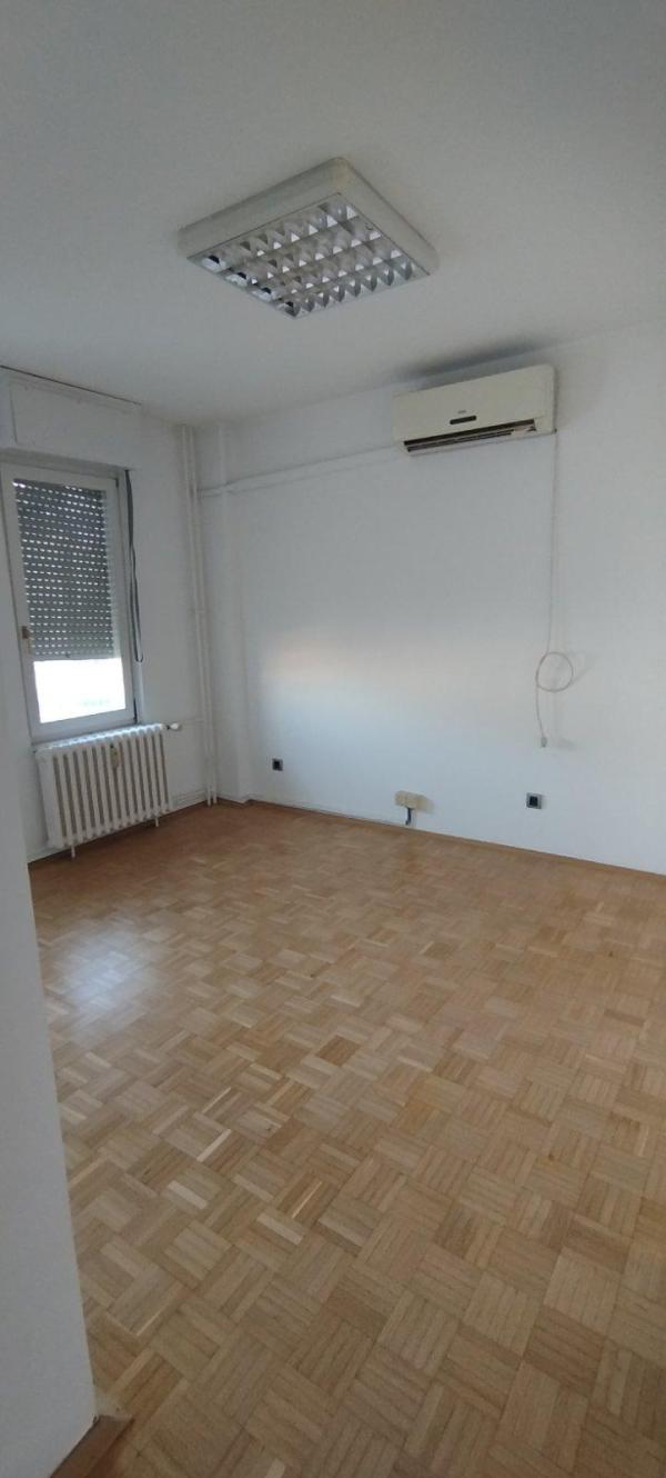 Slika 1 - Bulevar Arsenija Čarnojevića,  Lokal za izdavanje, 110m2, 1.100€