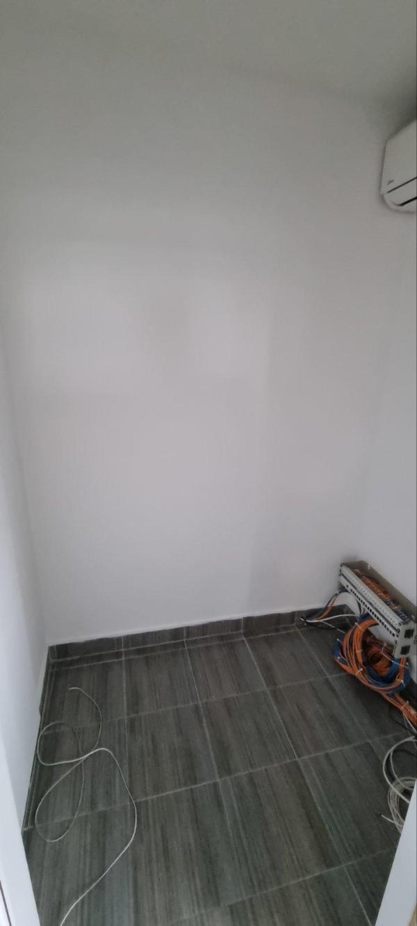 Slika 10 - Bulevar Arsenija Čarnojevića,  Lokal za izdavanje, 110m2, 1.100€