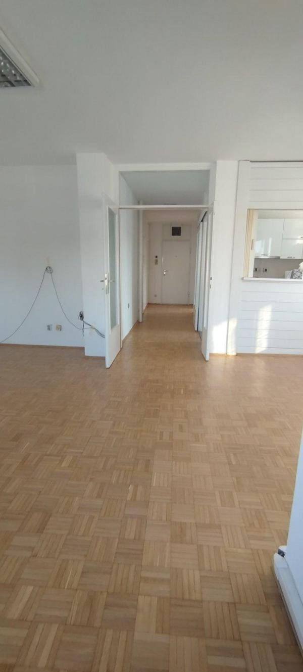 Glavna slika -Bulevar Arsenija Čarnojevića,  Lokal za izdavanje, 110m2, 1.100€