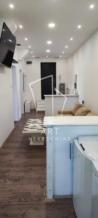 Slika 1 - Nemanjina, Trosoban stan za izdavanje, 60m2, 800€