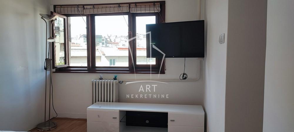 Slika 4 - Nemanjina, Trosoban stan za izdavanje, 60m2, 800€