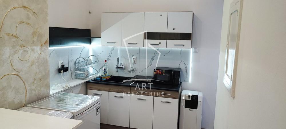 Slika 6 - Nemanjina, Trosoban stan za izdavanje, 60m2, 800€