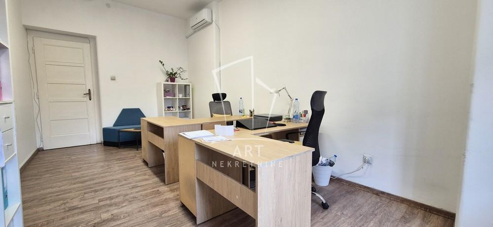 Slika 1 - Zmaj Jovina, Petosoban stan za izdavanje, 125m2, 1.100€