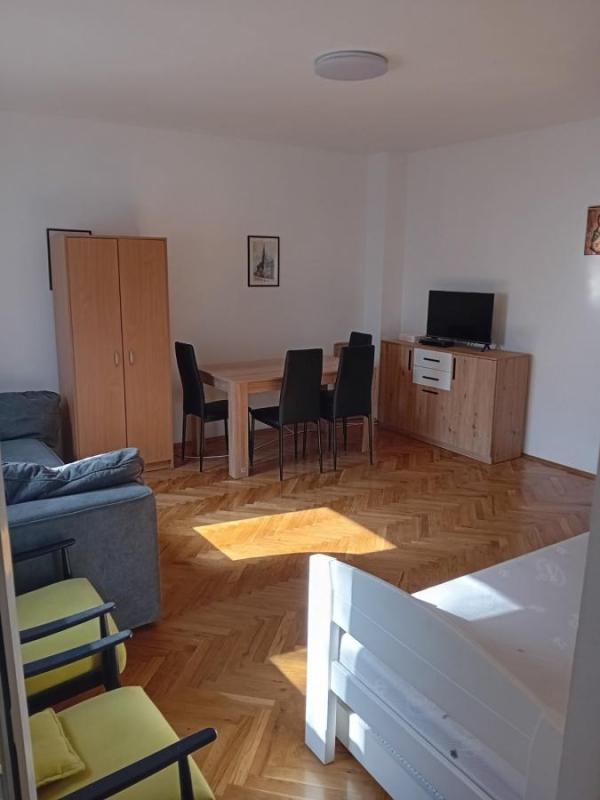 Slika 1 - Jednosoban stan za izdavanje, 38m2, 300€