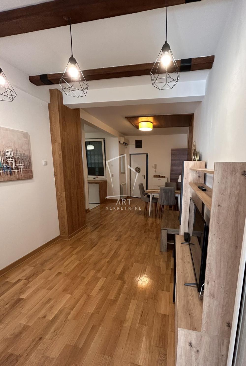 Slika 1 - Šumatovačka, Trosoban stan za izdavanje, 35m2, 700€