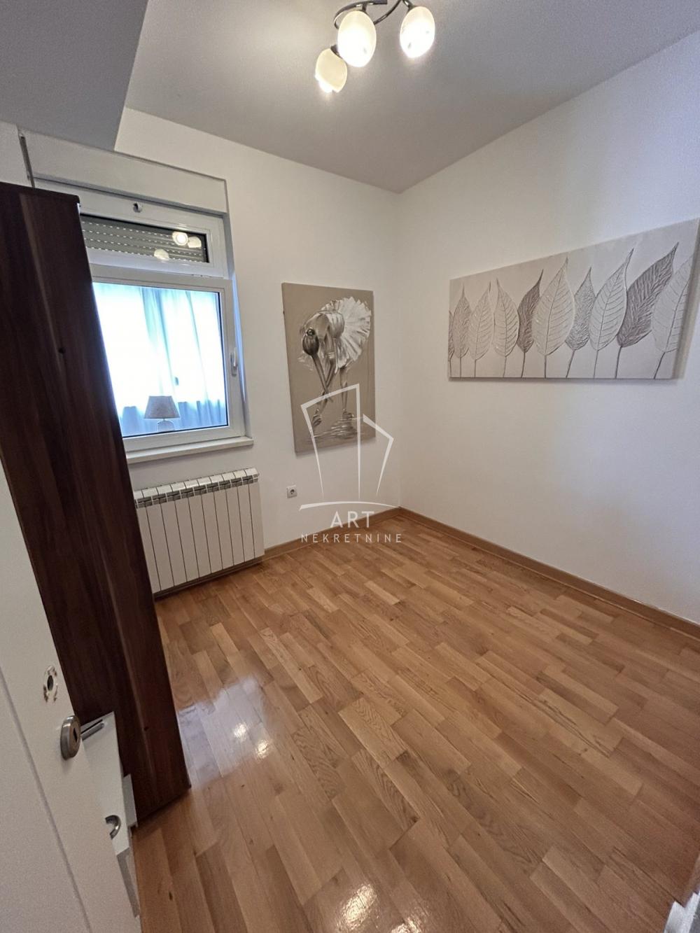Slika 3 - Šumatovačka, Trosoban stan za izdavanje, 35m2, 700€