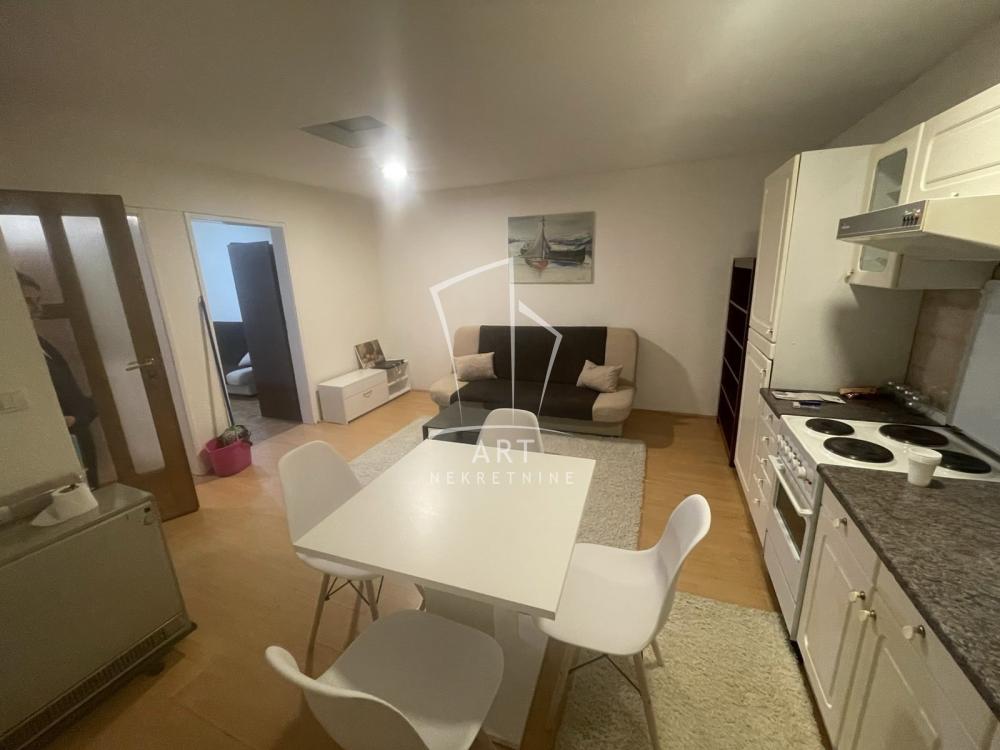 Slika 3 - Dobrovoljačka, Trosoban stan za izdavanje, 50m2, 490€