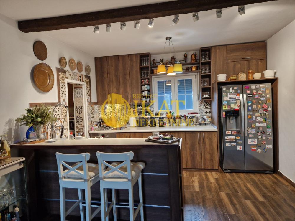 Slika 3 - Radomira Stanojevića, Kuća na prodaju, 356m2, 480.000€