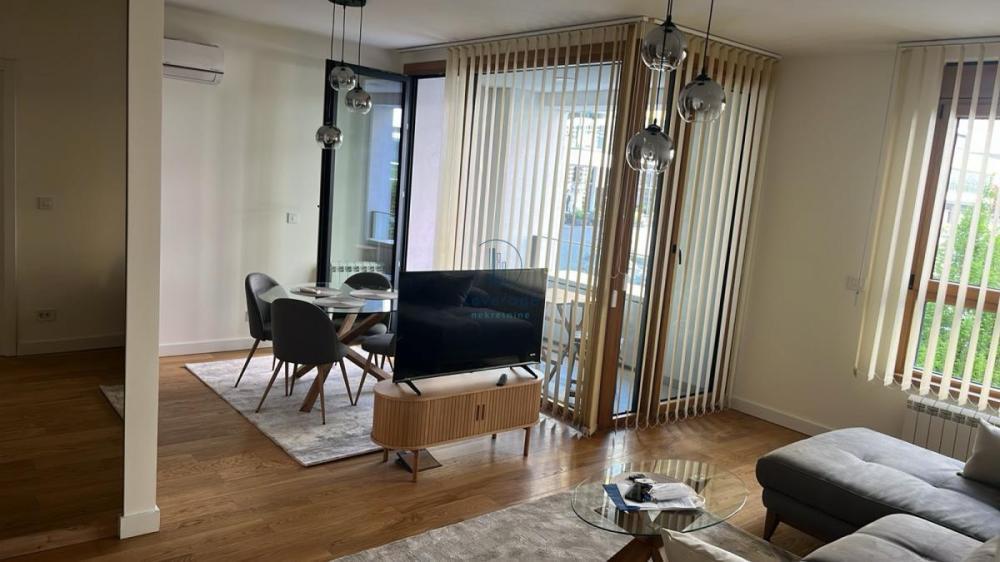 Glavna slika -Dvosoban stan za izdavanje, 67m2, 1.100€