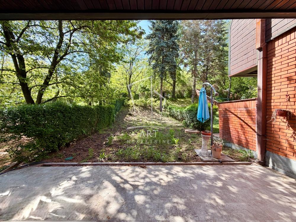 Slika 2 - Brane Petronijevića,  Kuća na prodaju, 200m2, 490.000€