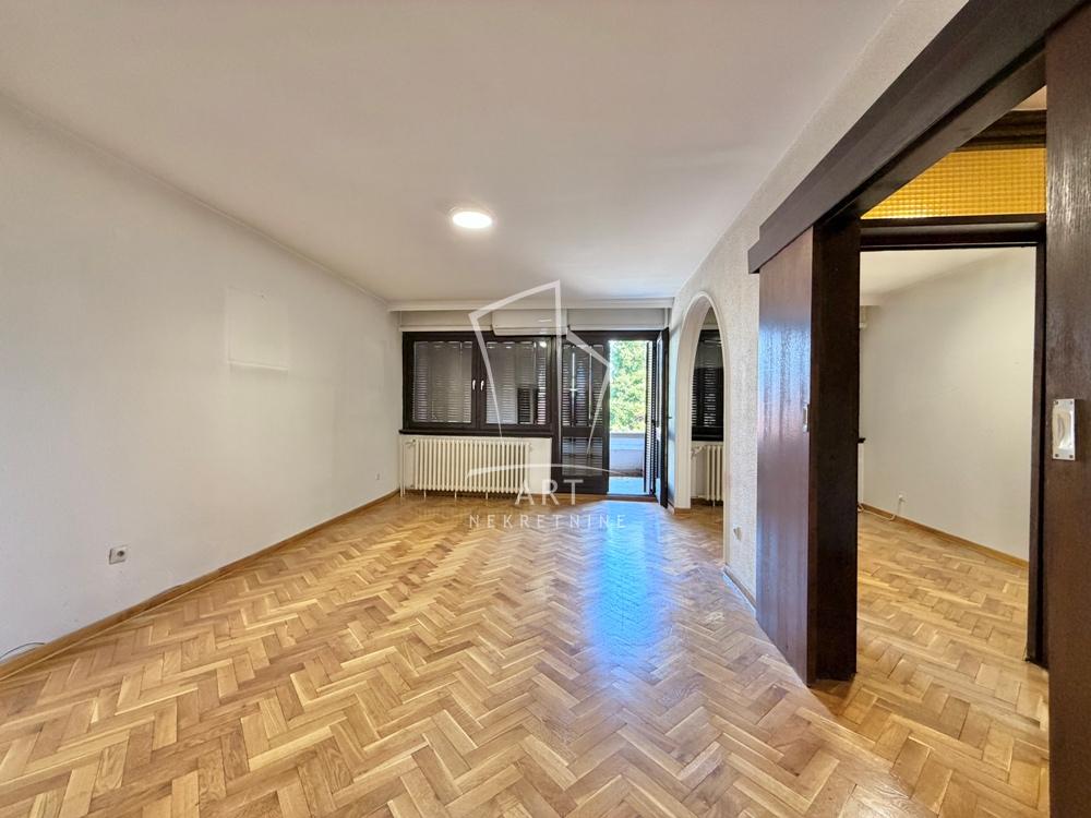 Slika 3 - Brane Petronijevića,  Kuća na prodaju, 200m2, 490.000€