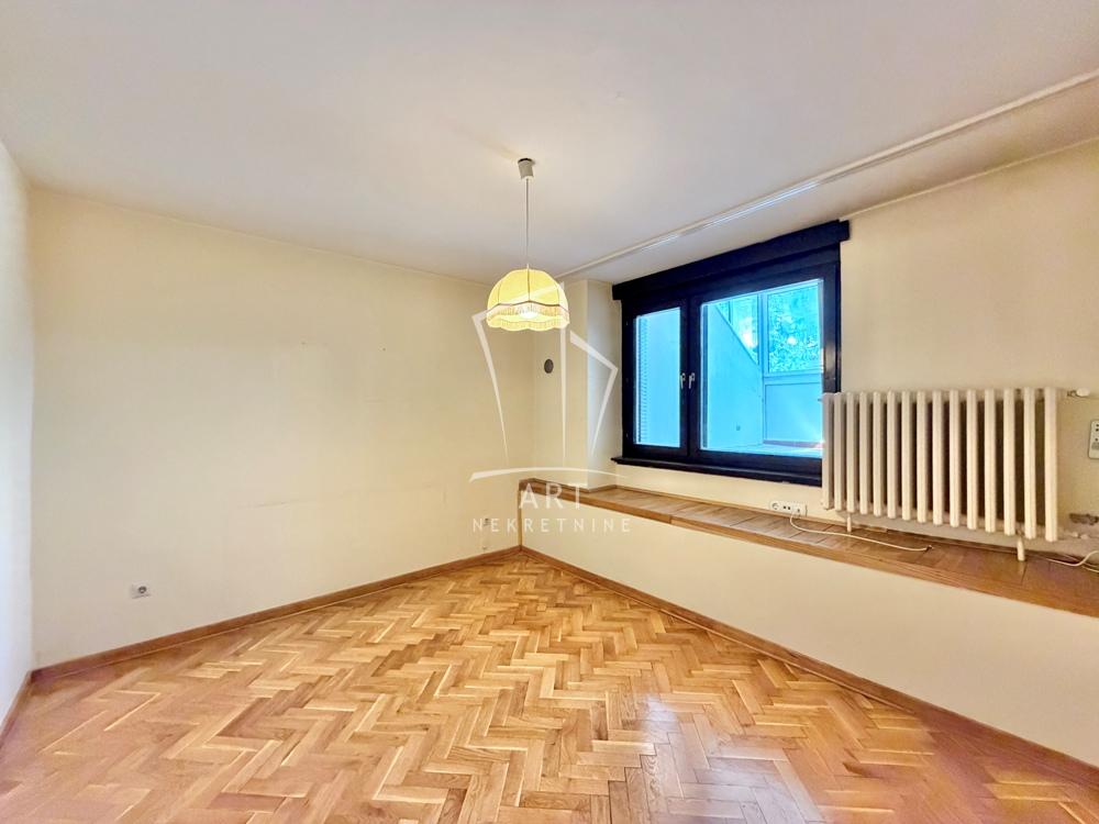 Slika 4 - Brane Petronijevića,  Kuća na prodaju, 200m2, 490.000€