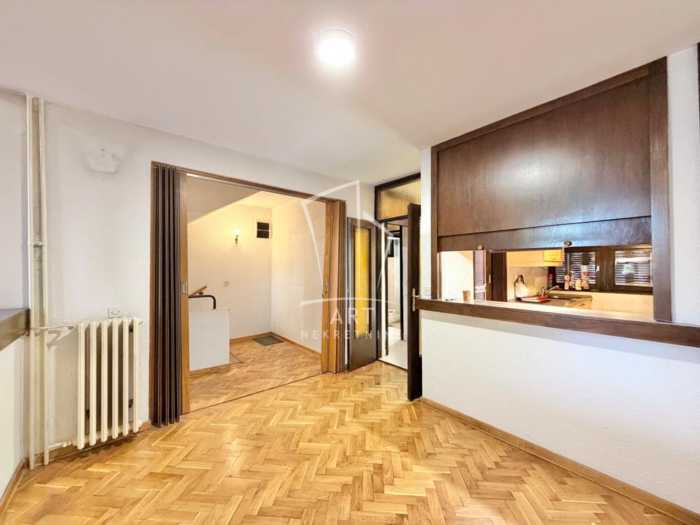 Slika 5 - Brane Petronijevića,  Kuća na prodaju, 200m2, 490.000€