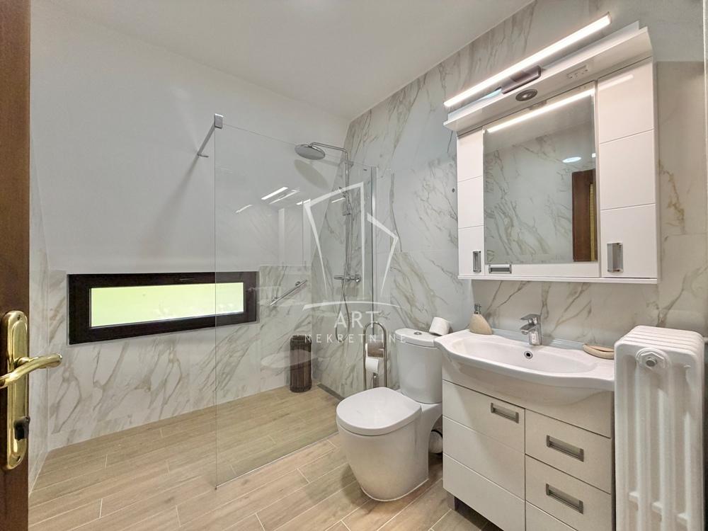 Slika 8 - Brane Petronijevića,  Kuća na prodaju, 200m2, 490.000€