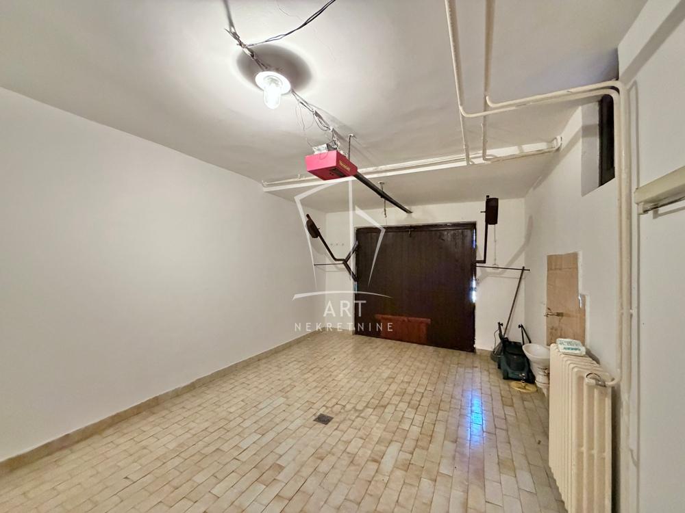 Slika 10 - Brane Petronijevića,  Kuća na prodaju, 200m2, 490.000€