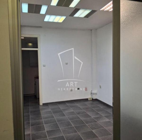 Slika 1 - Bulevar Mihajla Pupina,  Lokal za izdavanje, 33m2, 500€