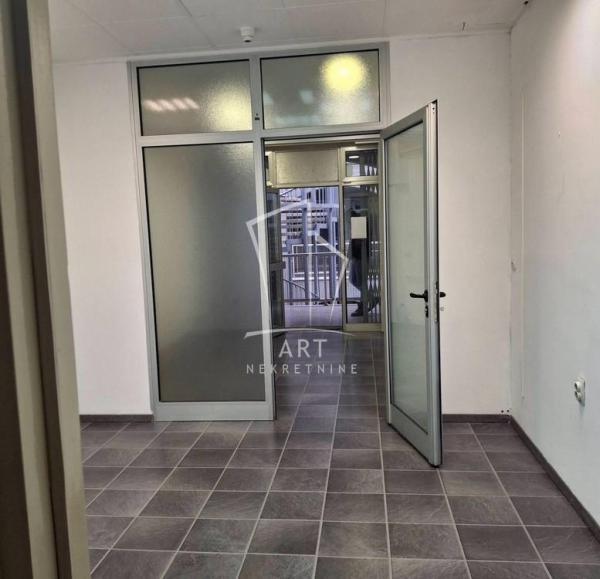 Slika 2 - Bulevar Mihajla Pupina,  Lokal za izdavanje, 33m2, 500€