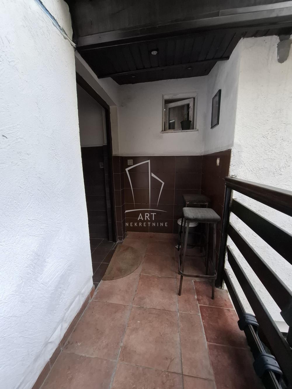 Slika 11 - Požarevačka, Petosoban stan za izdavanje, 110m2, 1.450€