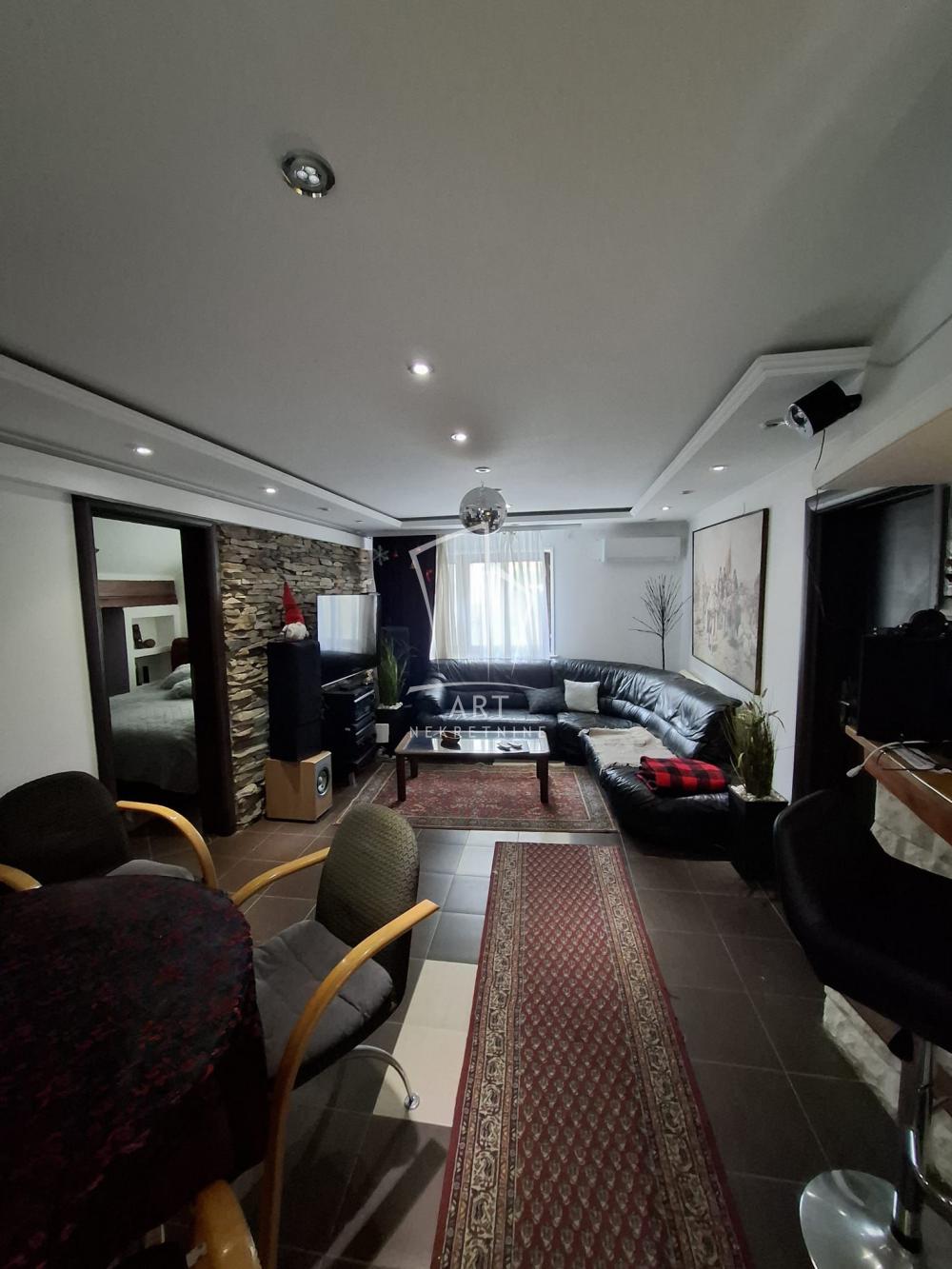 Slika 1 - Požarevačka, Petosoban stan za izdavanje, 110m2, 1.450€