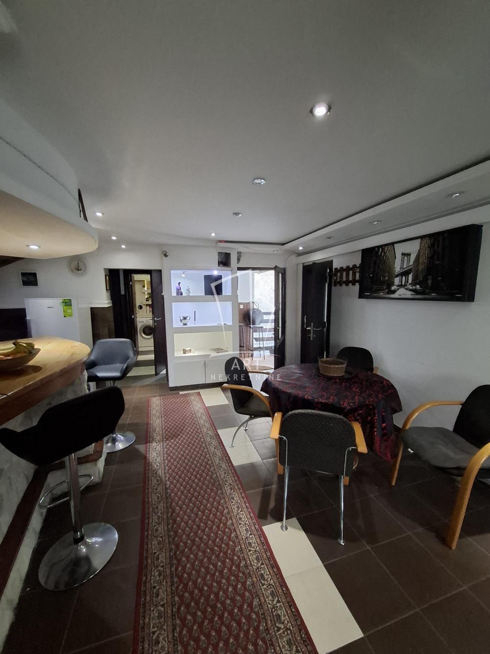 Slika 3 - Požarevačka, Petosoban stan za izdavanje, 110m2, 1.450€