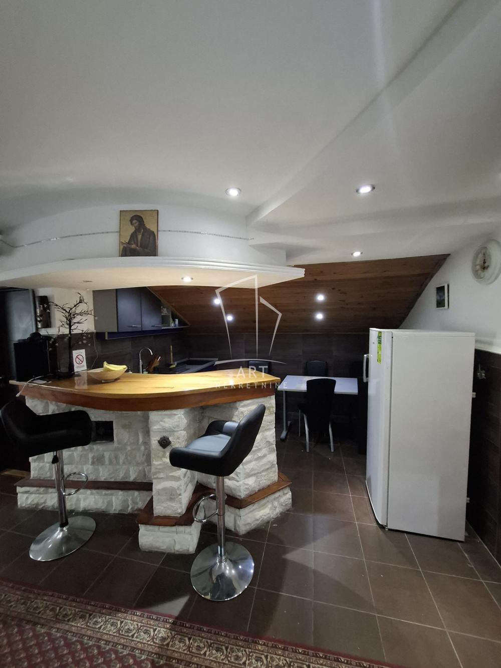 Slika 4 - Požarevačka, Petosoban stan za izdavanje, 110m2, 1.450€