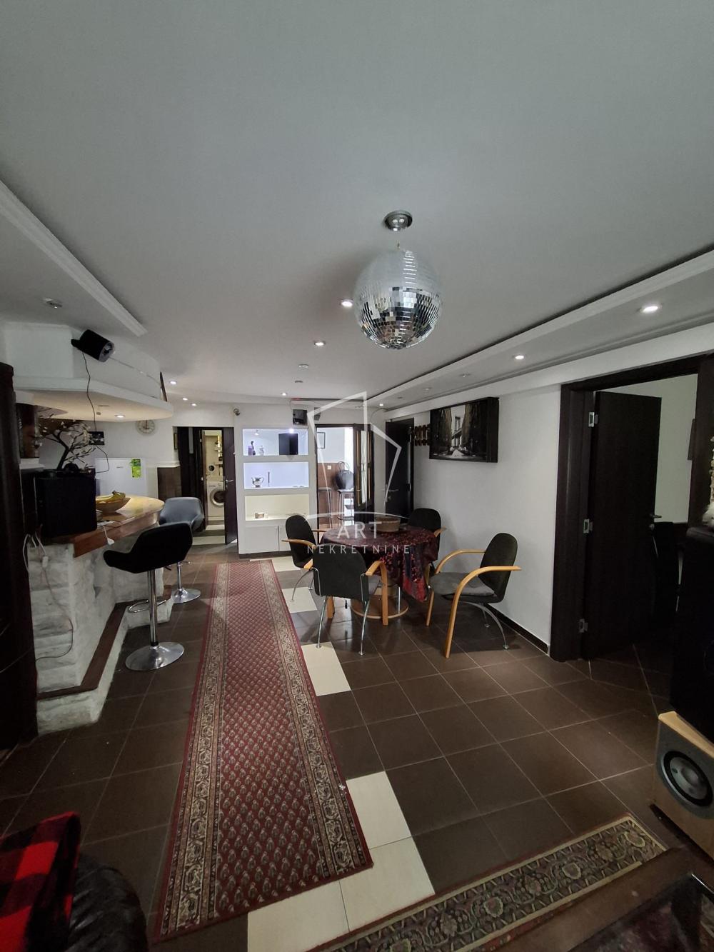 Slika 6 - Požarevačka, Petosoban stan za izdavanje, 110m2, 1.450€