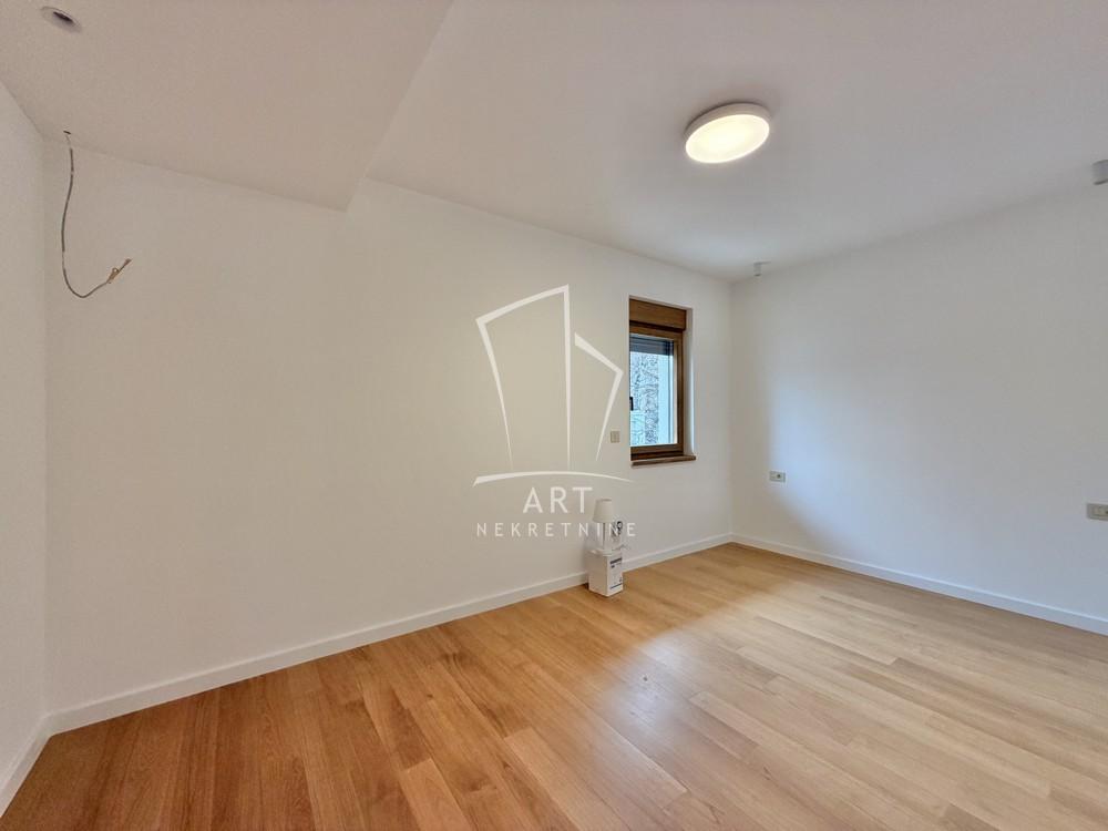 Slika 6 - Požarevačka, Četvorosoban stan za izdavanje, 124m2, 3.480€