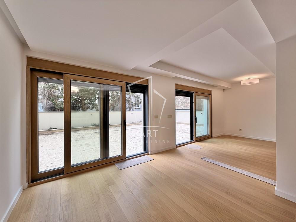 Slika 1 - Požarevačka, Četvorosoban stan za izdavanje, 124m2, 3.480€