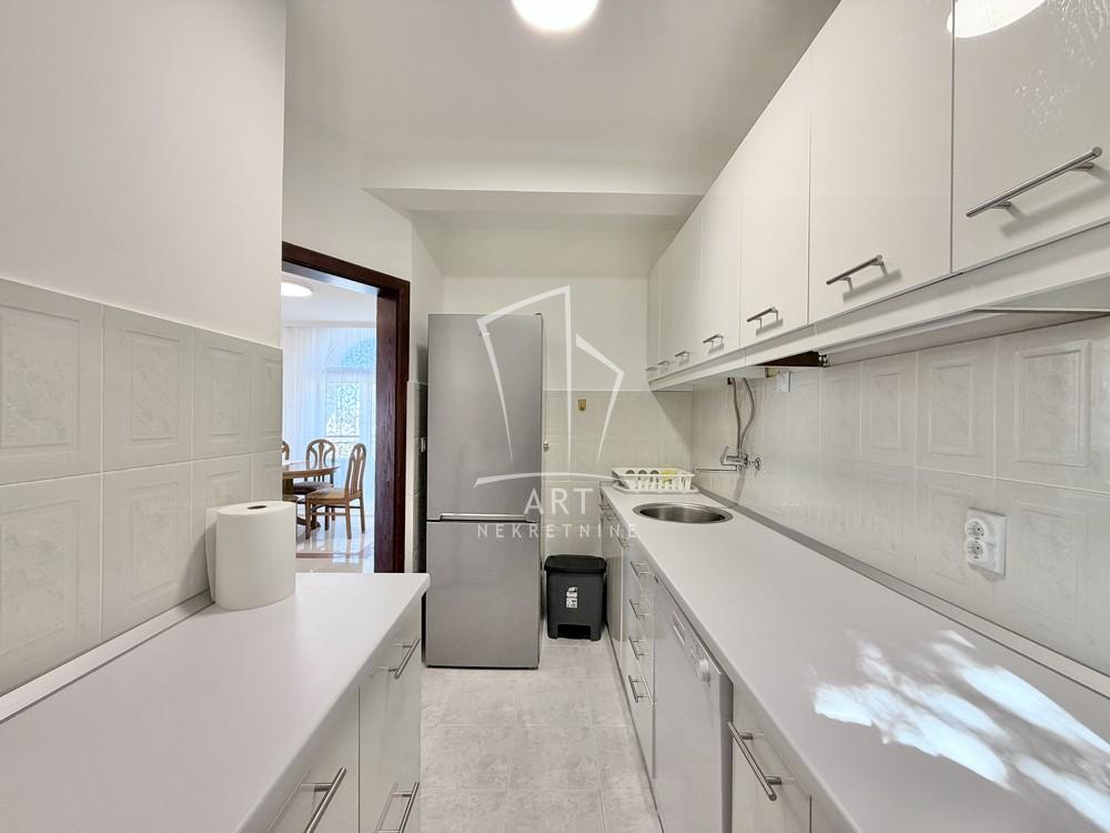 Slika 8 - Cara Iraklija, Trosoban stan za izdavanje, 80m2, 1.100€