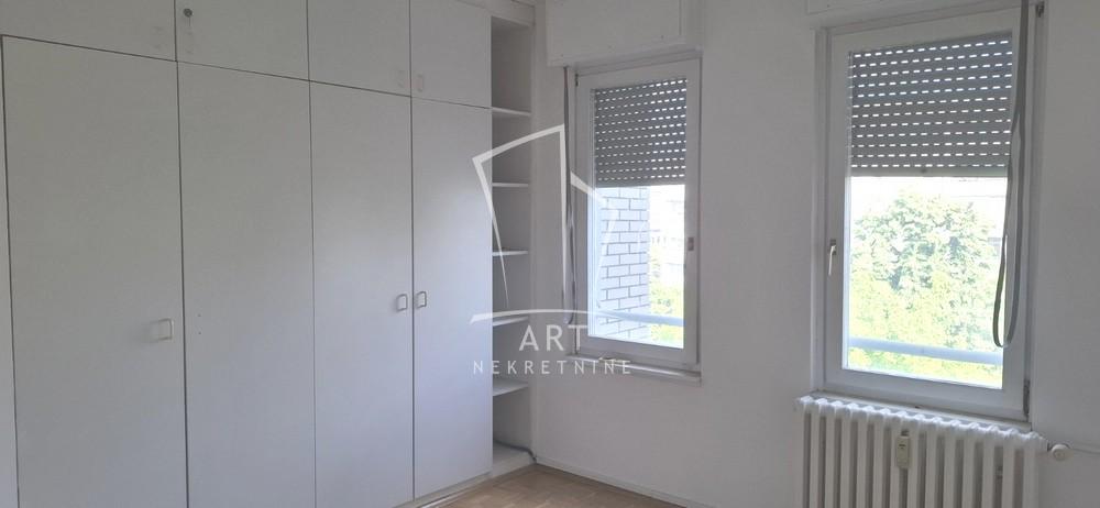 Slika 9 - Bulevar Arsenija Čarnojevića,  Lokal za izdavanje, 111m2, 1.100€