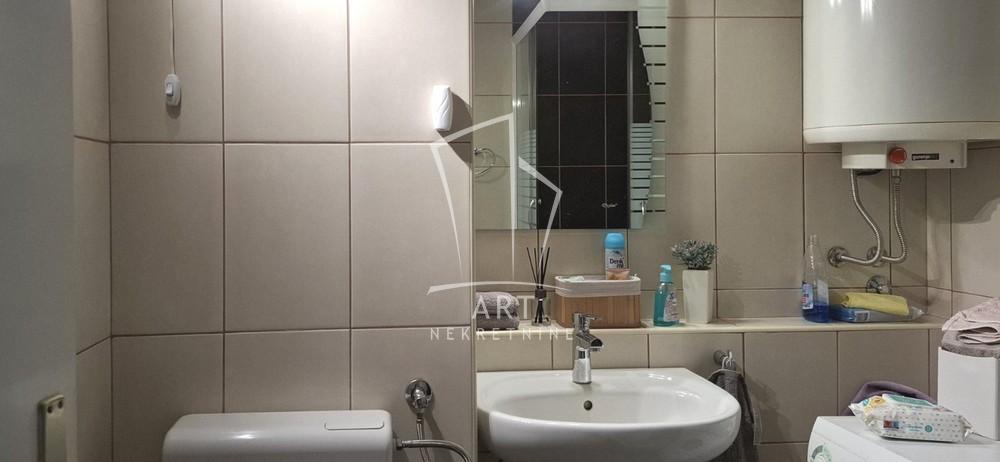 Slika 10 - Bulevar Arsenija Čarnojevića,  Lokal za izdavanje, 111m2, 1.100€