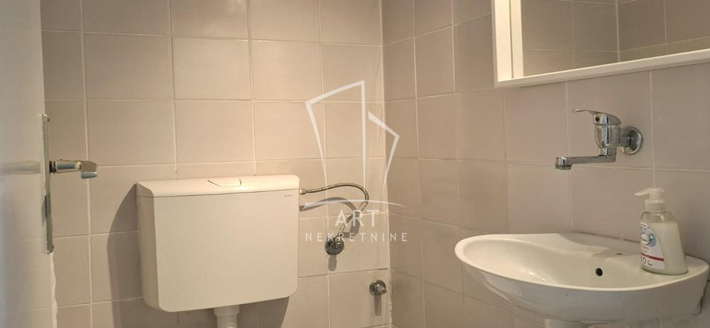Slika 11 - Bulevar Arsenija Čarnojevića,  Lokal za izdavanje, 111m2, 1.100€