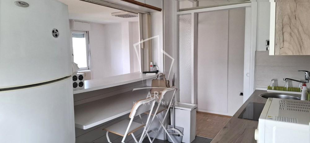 Slika 3 - Bulevar Arsenija Čarnojevića,  Lokal za izdavanje, 111m2, 1.100€
